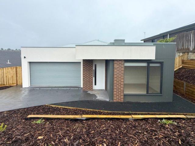 Brand New Family Home with Quality Finishes & Solar Panels