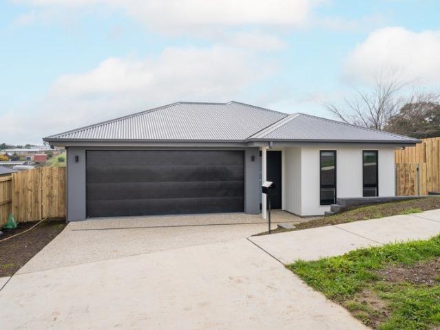 Brand New Family Home with Spacious Living & Stunning Modern Finishes