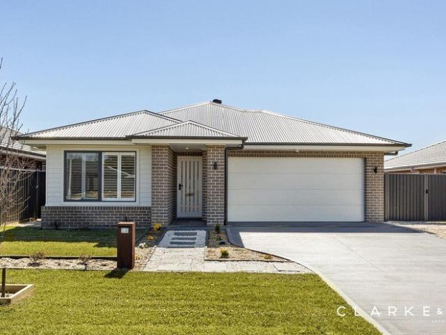 BRAND NEW FAMILY LIVING WITH PREMIUM FINISHES!