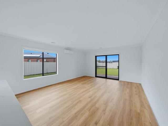 Brand New Family Living in the Heart of Cobram Large family friendly backyard!