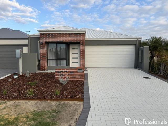 Brand New Family Living in a Prime Parkwood Location
