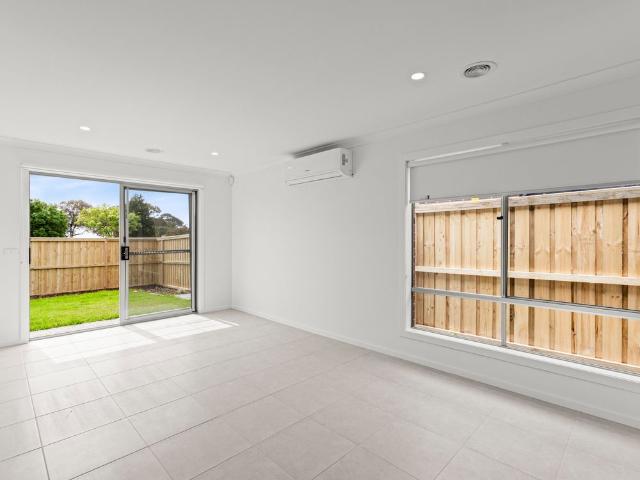 Brand New Family Living in a Sought After Leopold Location