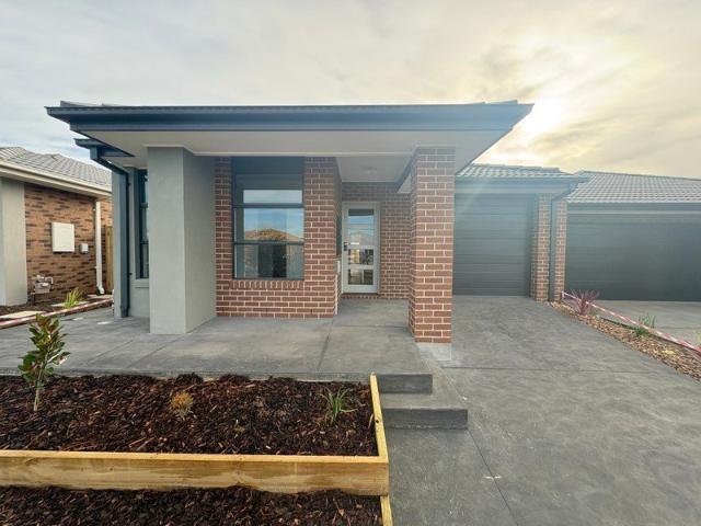Brand New Family Living in a Thriving Armstrong Creek Location