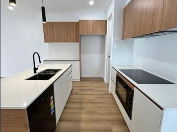BRAND NEW FAMILY LIVING IN LARA PREMIUM UPGRADES, 4 BED & WIP!