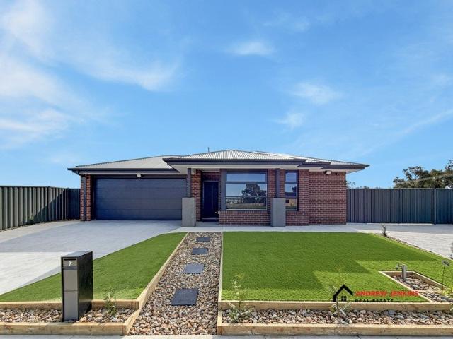 Brand New Family Living in Murray Orchard Estate