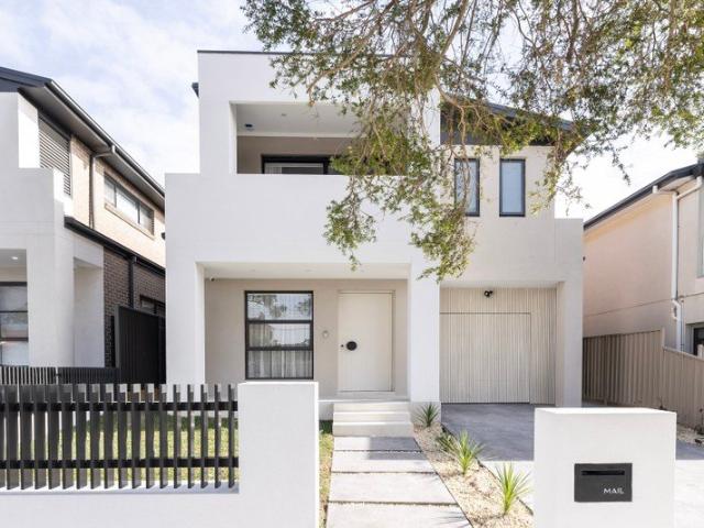 Brand new five bedroom family masterpiece