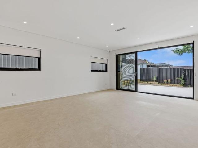Brand New Five Bedroom Luxury Home with Three Bathrooms and Ducted Air Conditioning!