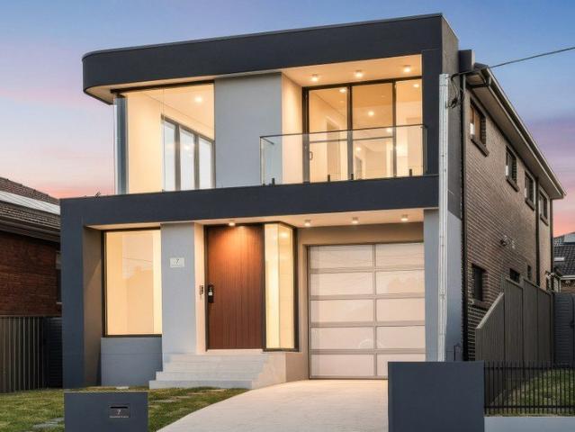Brand New Freestanding Luxury Residence with City Views