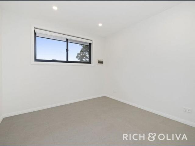 Brand New Freestanding Residence!