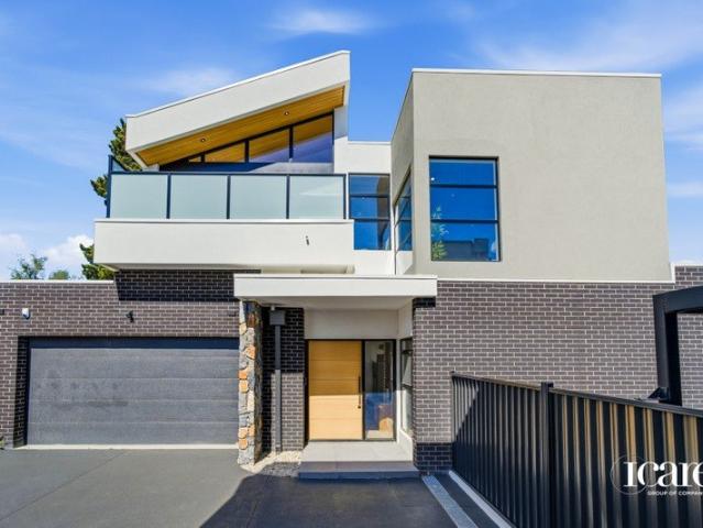 Brand New Freestanding Residence with Abundant Natural Light in Templestowe Lower