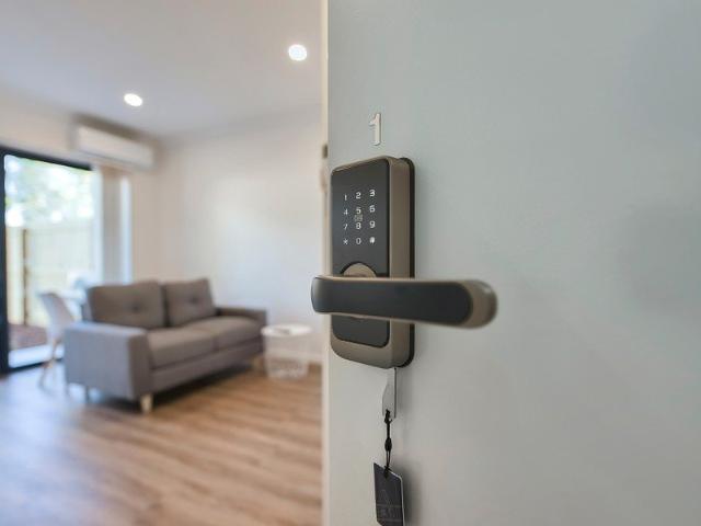 BRAND NEW FULLY FURNISHED, DESIGNER STUDIO APARTMENT BILLS INCLUDED!