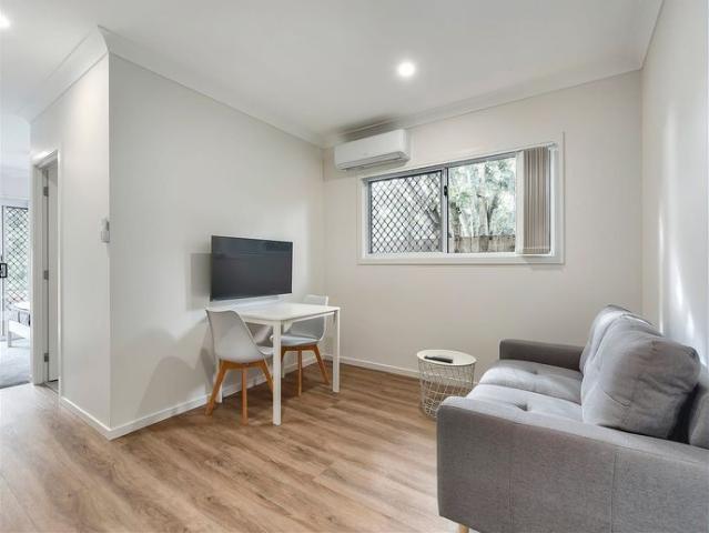 BRAND NEW, FULLY FURNISHED, DESIGNER STUDIO APARTMENTS – BILLS INCLUDED