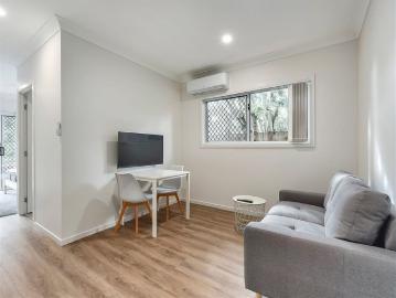 BRAND NEW, FULLY FURNISHED, DESIGNER STUDIO APARTMENTS – BILLS INCLUDED