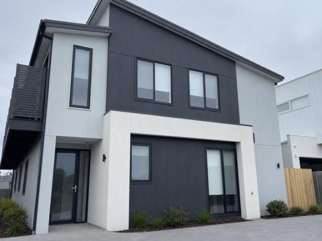Brand NEW Fully Furnished Studio Living walking Distance to the Beach APPLY NOW