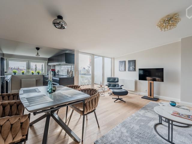 Brand New & fully renovated:stylish Penthouse Apartment with Sunny Balcony in Berlin Spandau
