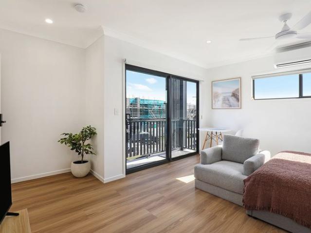 Brand New Furnished Unit Utilities Included