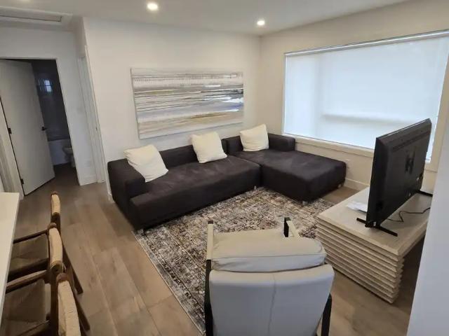 Brand New Furnished 2 Bed Carriage Suite | AC | Bridgeland
