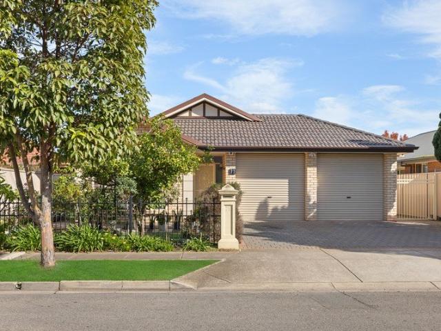 Brand New Kitchen, Flexible Family Living & Outdoor Entertaining!