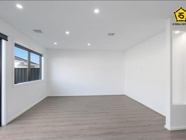 BRAND NEW House Close to Shopping Centre