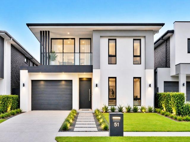 Brand new house, Move in now, Walk to AL Faisal in Austral