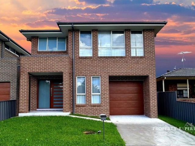BRAND NEW HOUSE WALK TO STATION