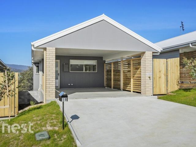 Brand New Home, Walk to Cygnet Town Centre