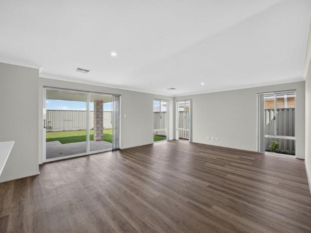 Brand New Home with Ducted Airconditioning!