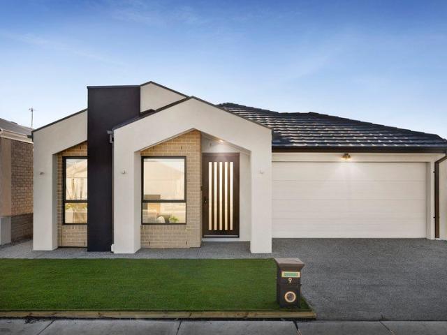 Brand New home with Two Master Suites in Kingsfield Estate