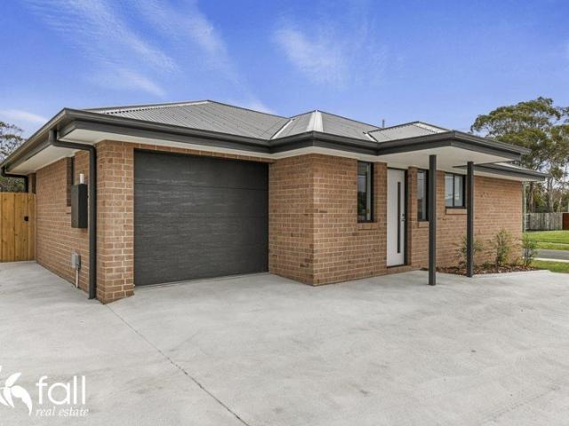 Brand New Home, Beachside Location
