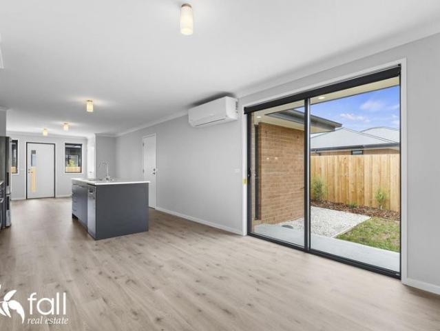 Brand New Home, Beachside Location