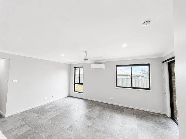 Brand New Home Close to Uni