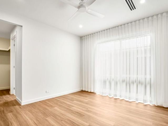 Brand New Home Designer Finishes Solar & Battery