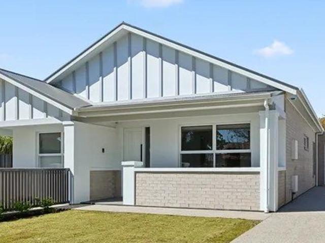 Brand New home Huge rooms Large kitchen and walk in pantry