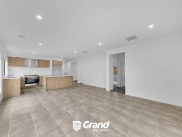 BRAND NEW HOME IN A PREMIER ESTATE IN OFFICER SOUTH !