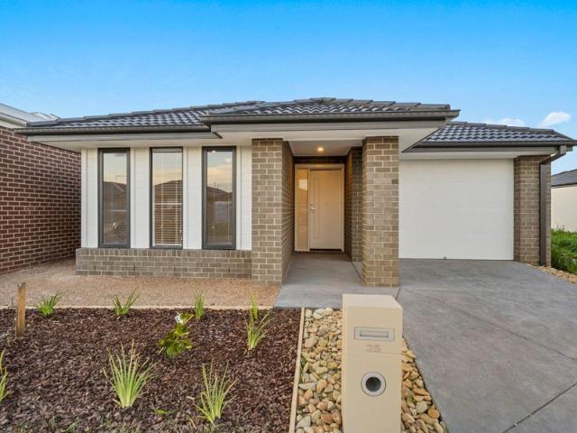 Brand New Home in a Quiet and Convenient Lara Location