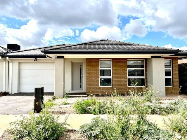 Brand New Home in Popular Mt Atkinson Estate, Truganina 3 bedrooms 2 bathroom
