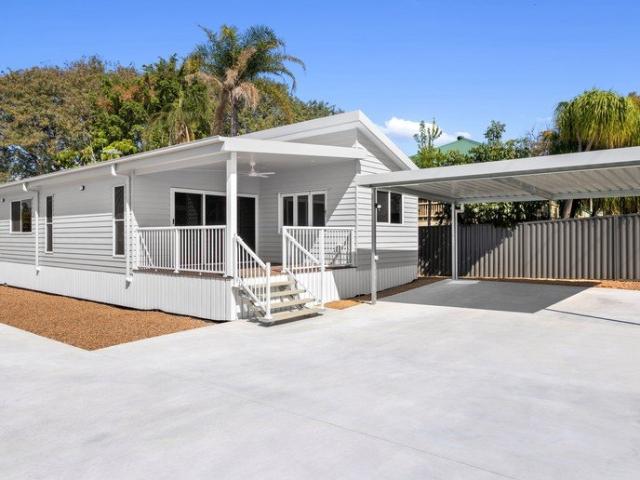 BRAND NEW HOME LOW MAINTENANCE LIVING IN THE HEART OF ARATULA