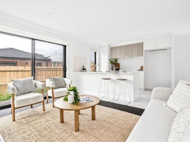 BRAND NEW HOME – MODERN, LOW MAINTENANCE LIVING