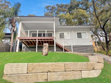 BRAND NEW HOME MODERN LIVING WITH STUNNING VALLEY VIEWS