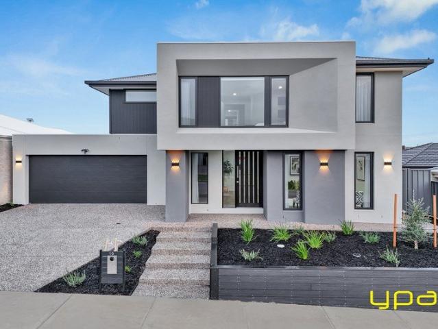 Brand New Henley Home Close to Pakenham East Station & Freeway