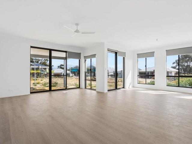 BRAND NEW, HIGH SPEC LIVING