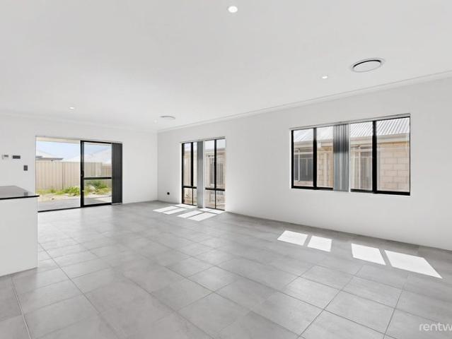 BRAND NEW, HUGE & IMPRESSIVELY SPACIOUS
