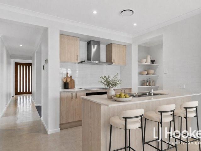 Brand New in Ridgeline Metricon Quality Ducted Air Conditioning & 2 Living Zones