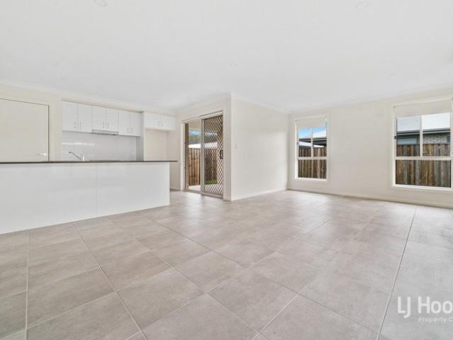 Brand New in Walloon 3 Minutes to Train Station & 20 Minutes to Ipswich CBD