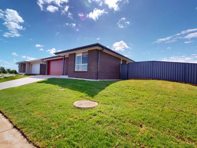 Brand New in the Established Southlakes Estate!