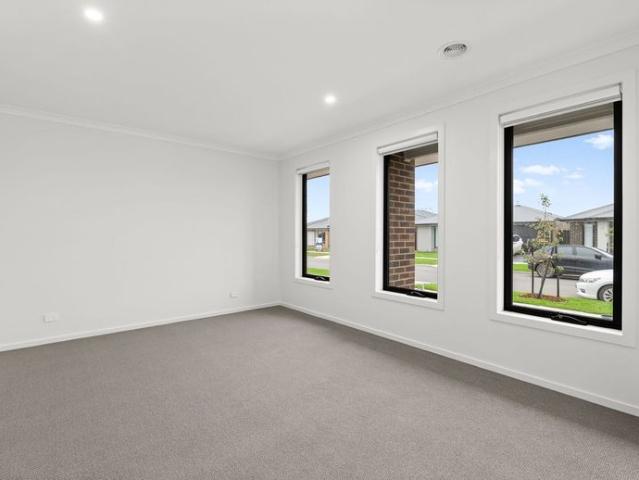 Brand new, oversized 28sq 4 Bed home featuring three living zones, study nook area, Solar panel system and double glazing windows throughout