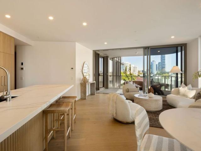 BRAND NEW LAGOON RESIDENCE I SUNSETS, OCEAN GLIMPSES & RESORT STYLE LIVING