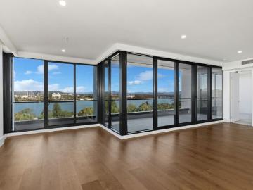 Brand New Lakeside Apartment in the Heart of Campbell