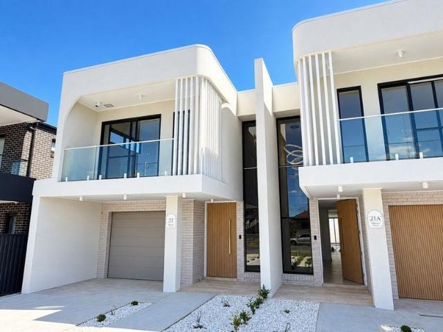 BRAND NEW Large 5 bedroom Duplex