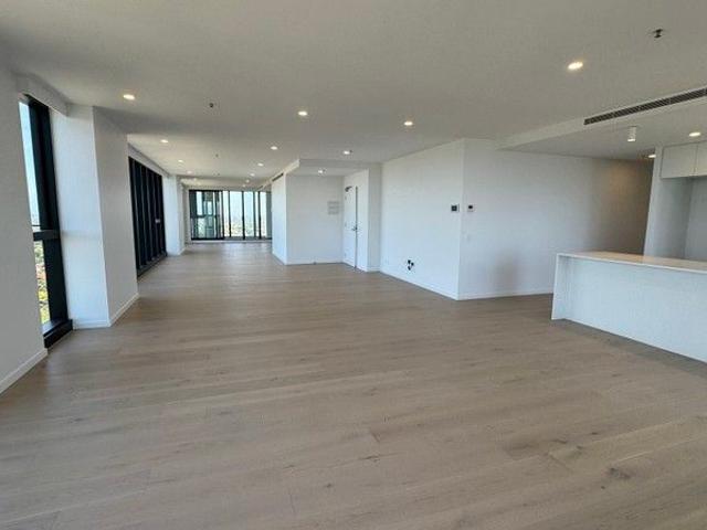 Brand new: Level 29, 5 bedroom Penthouse